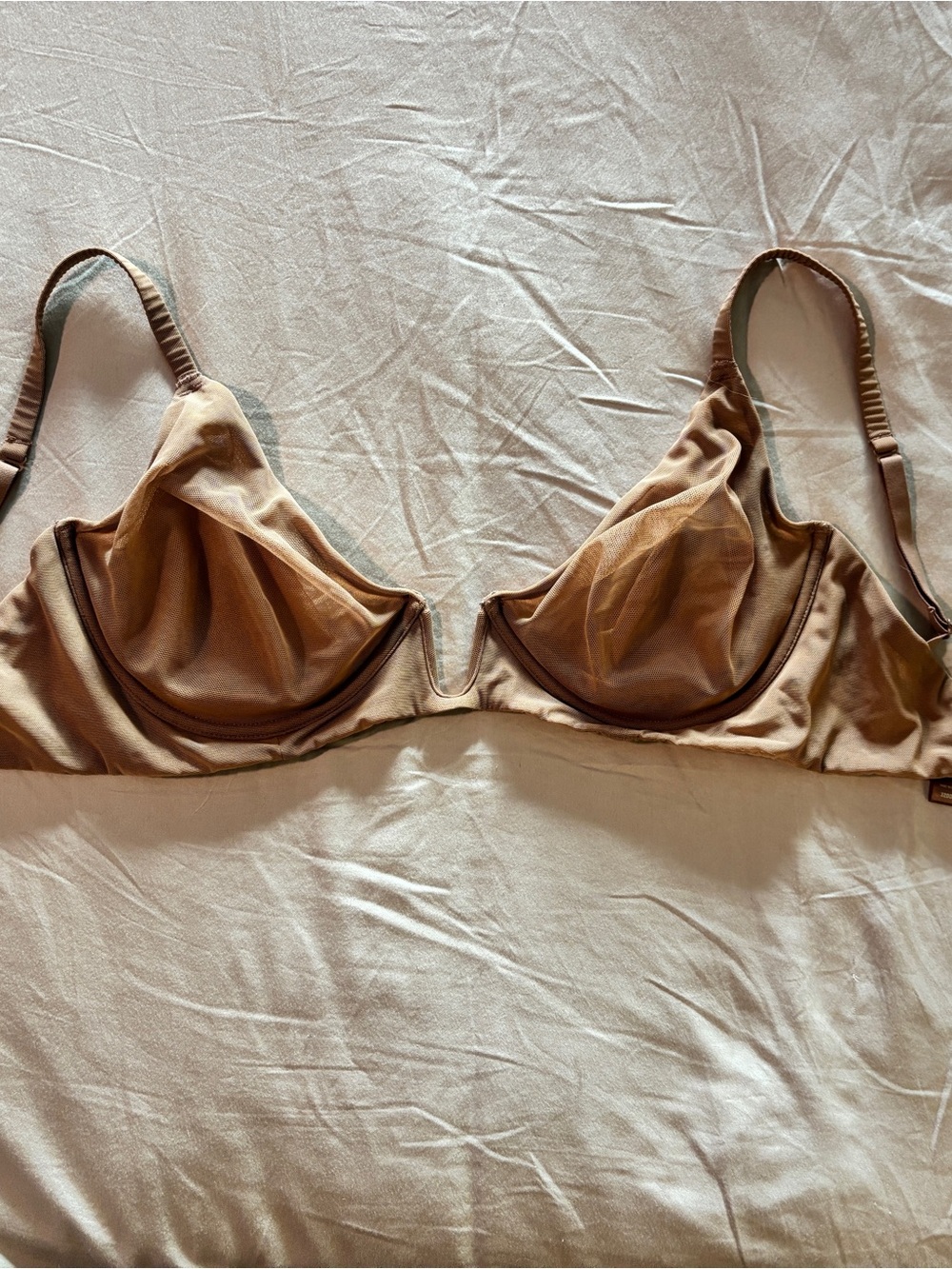 SKIMS Nude Plunge V-Wire Bra - Picture 2 of 4